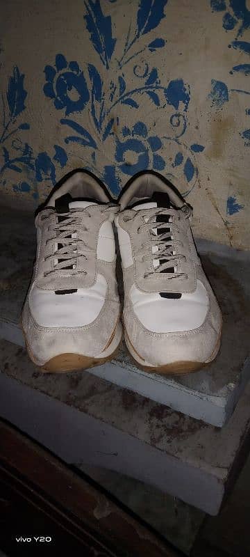 Universal Thread Sneakers/size 8 2