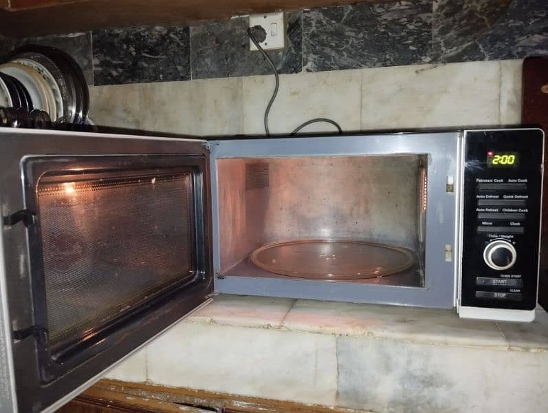 LG MICROWAVE OVEN 2