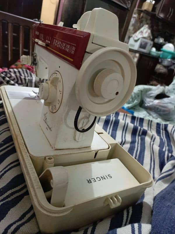 Singer sewing machine 3