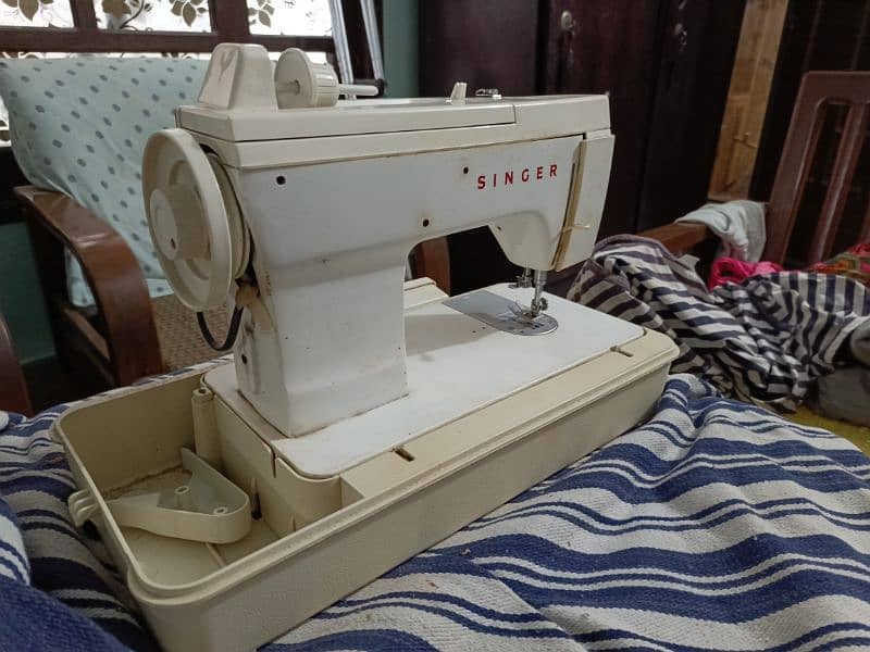 Singer sewing machine 4