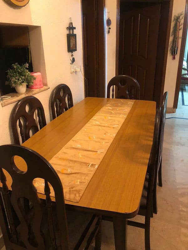 Good quality Wood dinning table with six seats 0