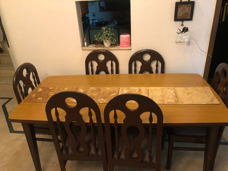 Good quality Wood dinning table with six seats 1