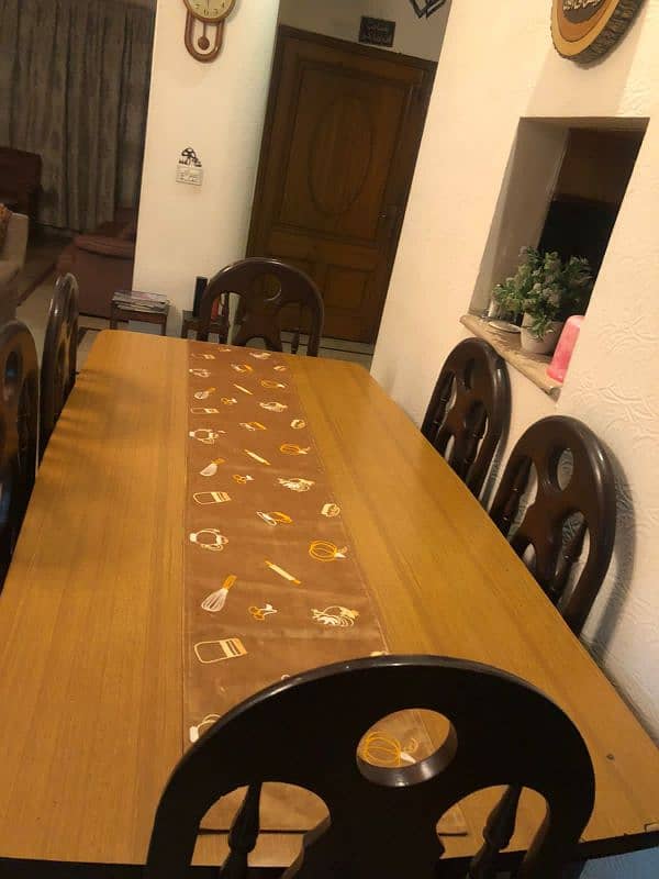 Good quality Wood dinning table with six seats 3