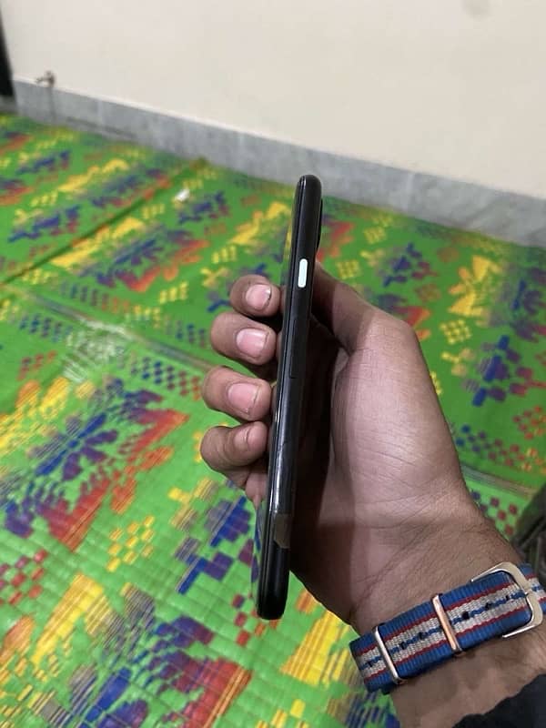 Google pixel 4a 3