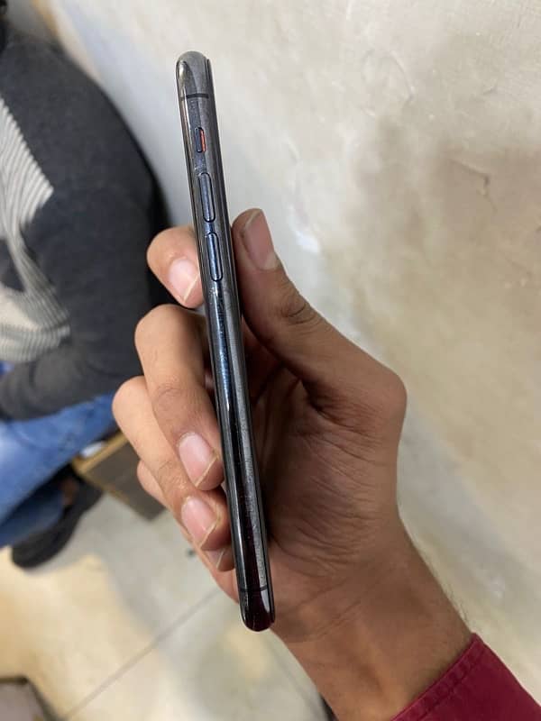 iphone 11 pro (PTA) approved . 4