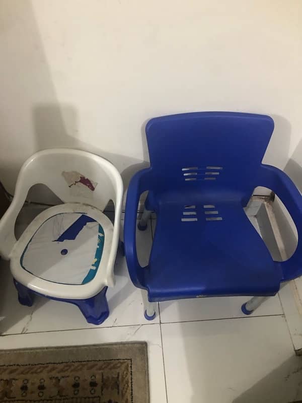 2 chairs 0