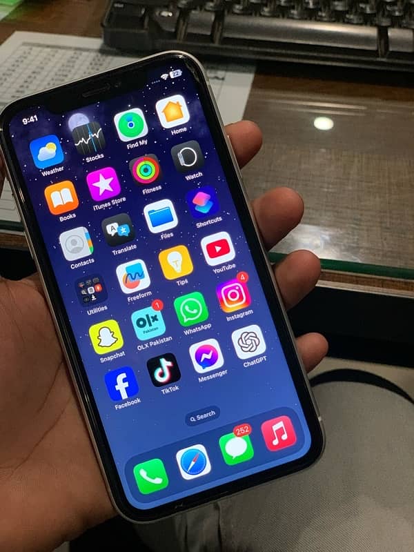 iPhone xr 4