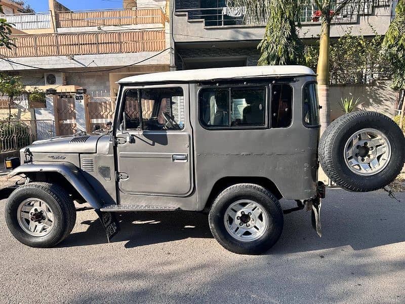 Toyota Fj40 1981 pindi number vip 6