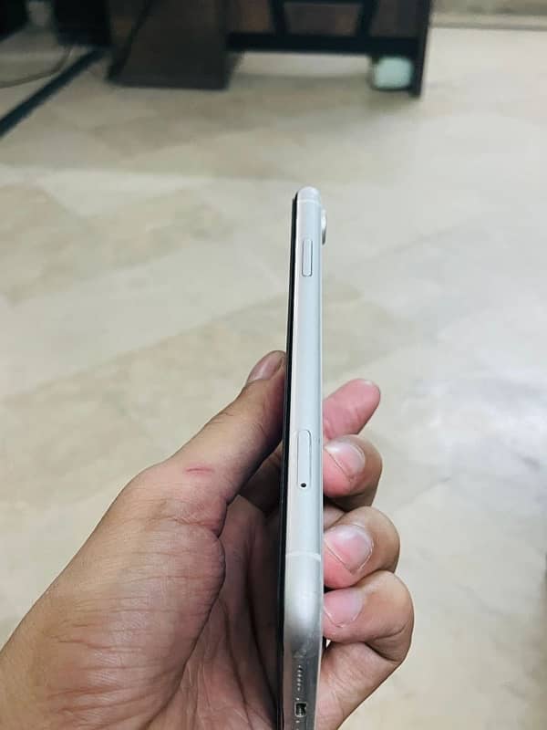 I phone Xr Non pta with full Box 1