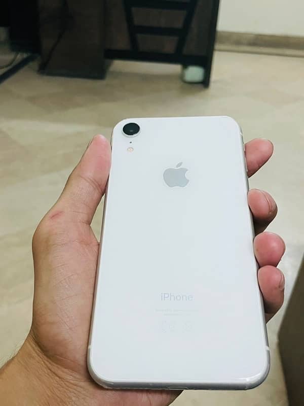 I phone Xr Non pta with full Box 6