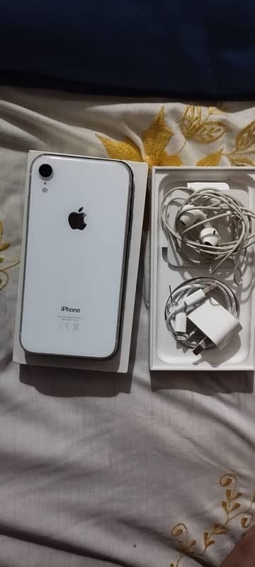 I phone Xr Non pta with full Box 9