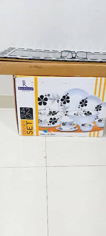 30 Pcs dinner set 8