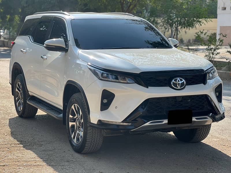 Toyota Fortuner Legender 2022 0