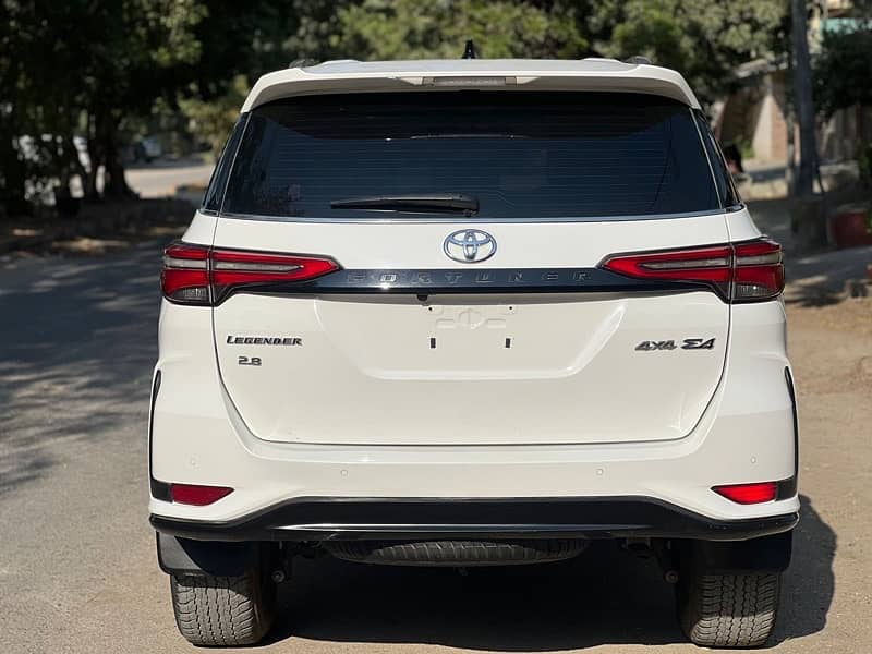 Toyota Fortuner Legender 2022 1