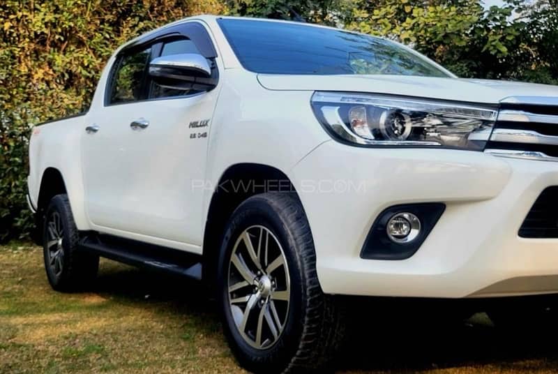 Toyota Hilux Revo V 2.8 Diesel Full Option 5