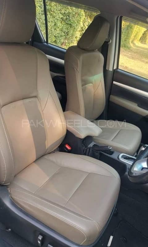 Toyota Hilux Revo V 2.8 Diesel Full Option 9