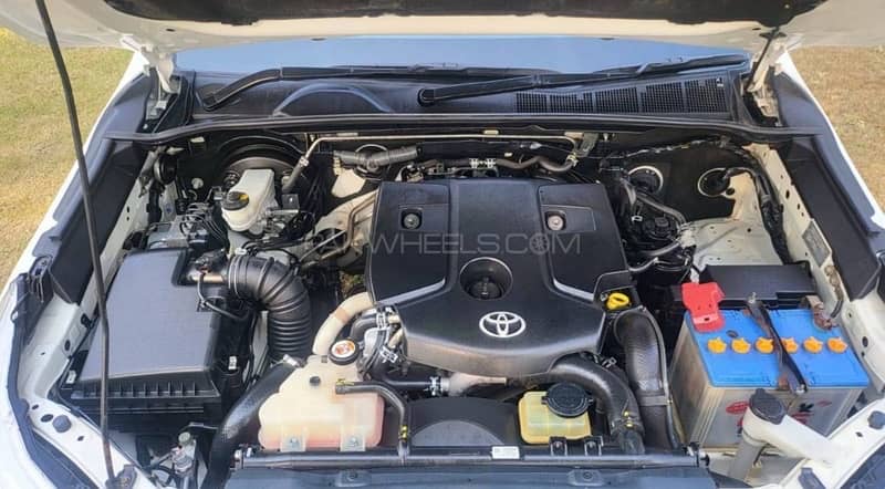 Toyota Hilux Revo V 2.8 Diesel Full Option 10