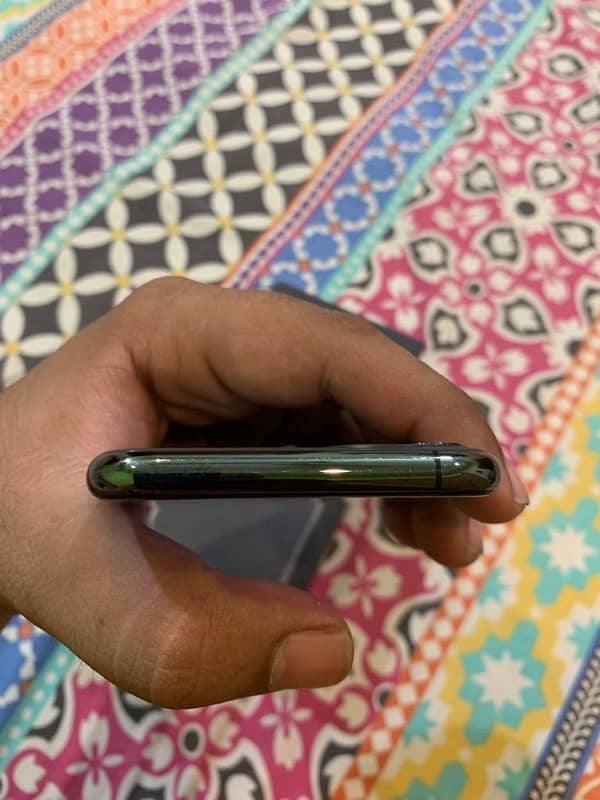 iPhone 11Pro (Factory Unlock)(64 gb)(With Box)(Reasonable Price) 4