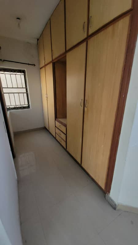 1 kanal very beautiful hot location ground floor for rent available 8