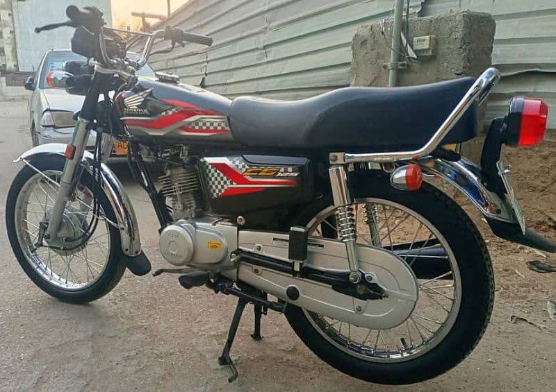 HONDA CG 125 BLACK EDITION MODEL 2024 10