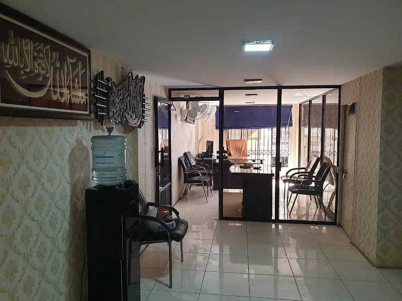 | Dha Ph 2 (ext) | COMM STREET 800 SQFT MEZZANINE FLOOR | ATTACH BATH | 2 GLASS CHAMBERS | WORK STATION | ATTACH BATH | KITCHEN | TILED FLOORING | FRONT ENTRANCE | NEAR KORANGI ROAD & ITTEHAD | IDEAL FOR SOFTWARE HOUSE | REASONABLE RENT | 2