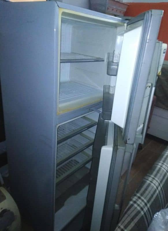 used fridge is for sale in new condition 3