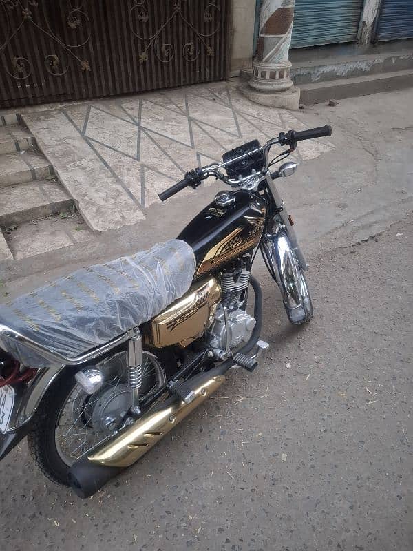 Honda 125 premium Gold edition 1