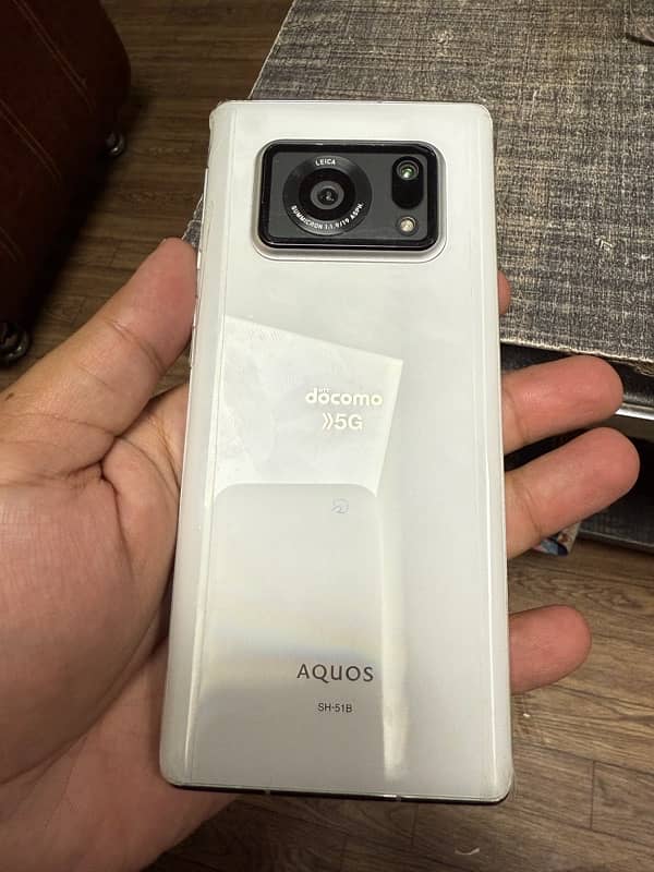 Aquos R6 0