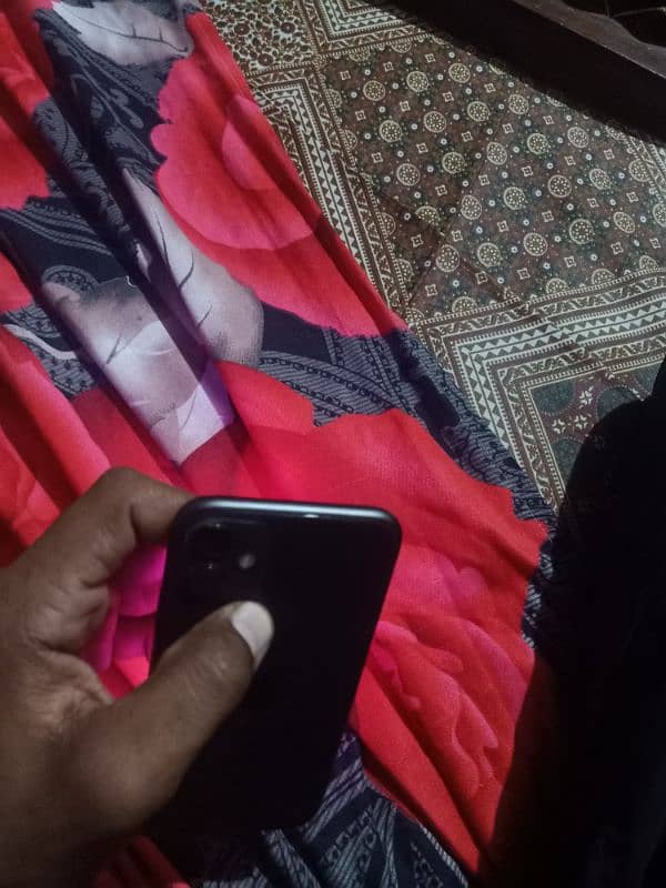 iphone 11 64gb jv waterpack hai condition 10/9 hai 7