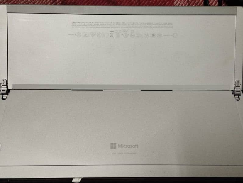 Microsoft Surface Book pro 6 i5 8th Gen 8Gb Ram 256Gb Hard. 9