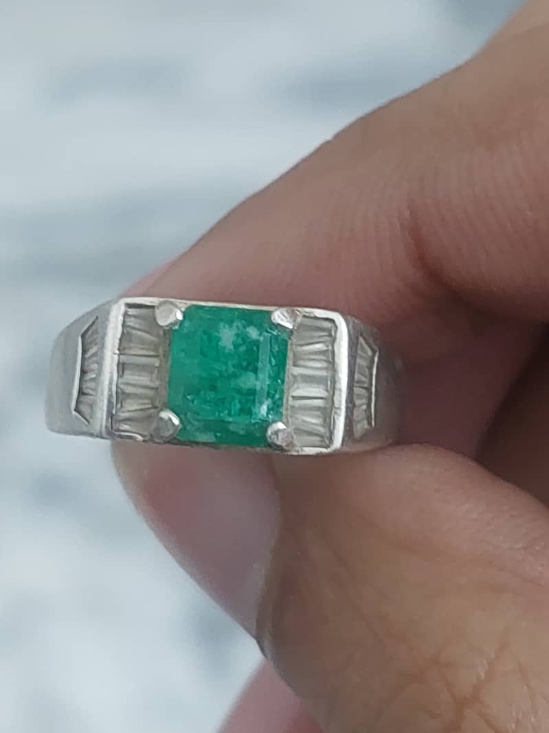 100% Swat origin Emerald ring for Sale 0