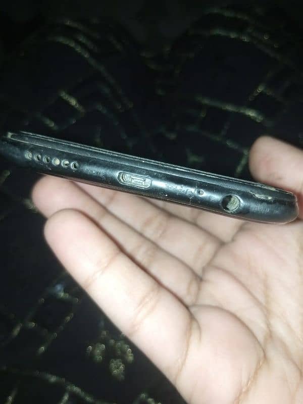 Infinix hot 8 4/64 4