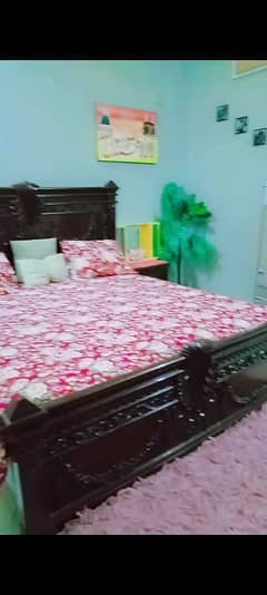 king size bed set 2 side tables with dressing table without metress.