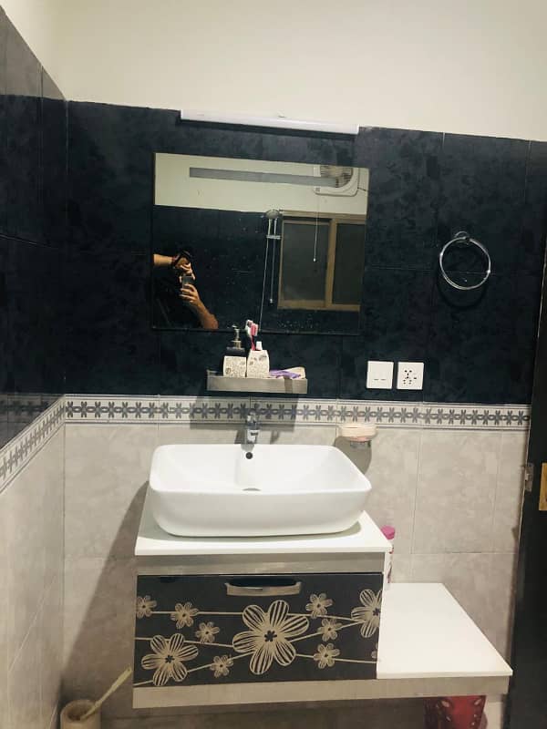 Beautiful Single female Room available in f11 markaz Islamabad 3