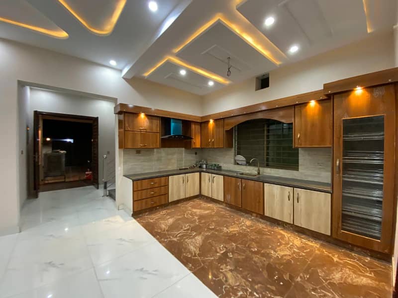 Brand new house available for rent in Shalimar colony 18