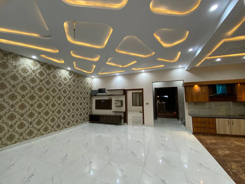 Brand new house available for rent in Shalimar colony 20