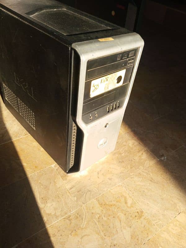 Computer for sale in suitable price condition 10 by 10 7