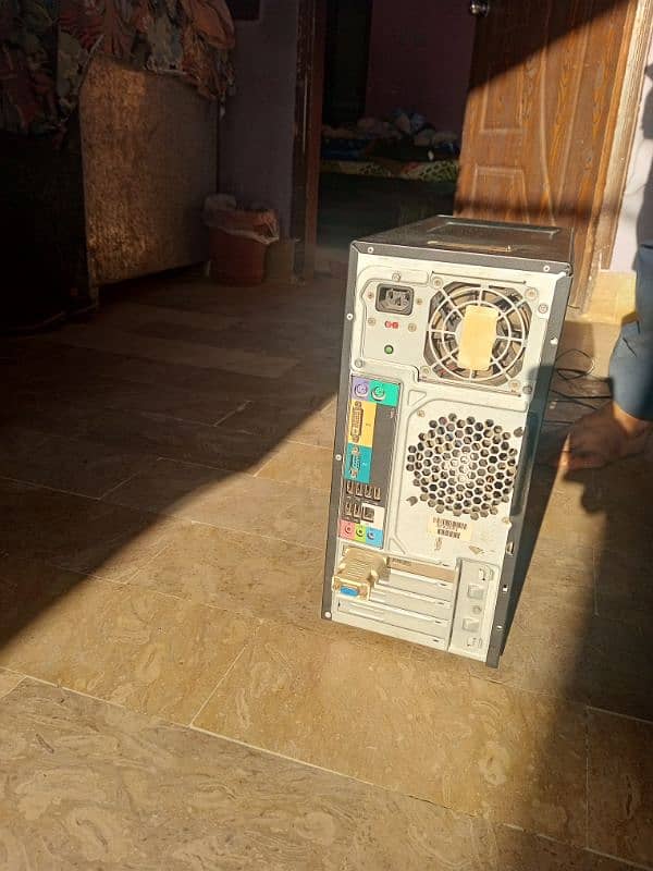 Computer for sale in suitable price condition 10 by 10 11