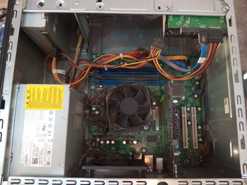 Computer for sale in suitable price condition 10 by 10 13