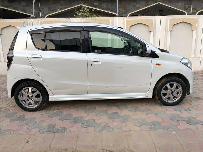 Daihatsu Mira 2012 3