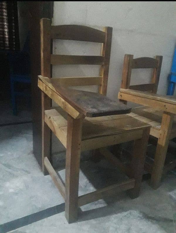 student chairs in two sizes 0