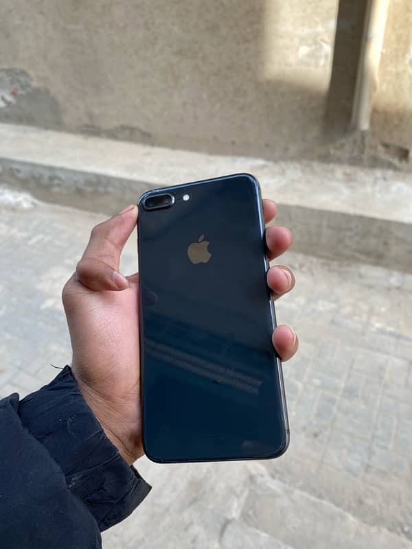 iPhone 8 Plus 2