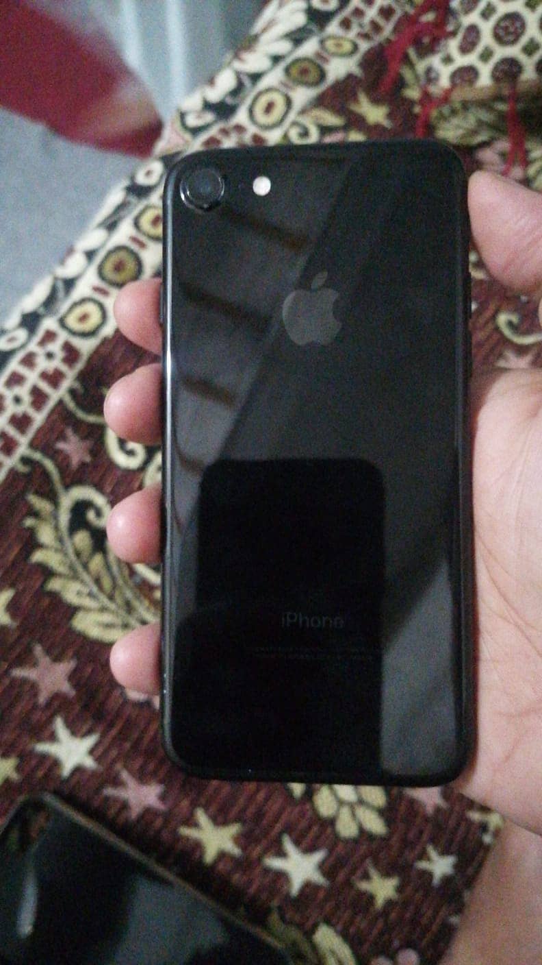 Apple iPhone 7 0