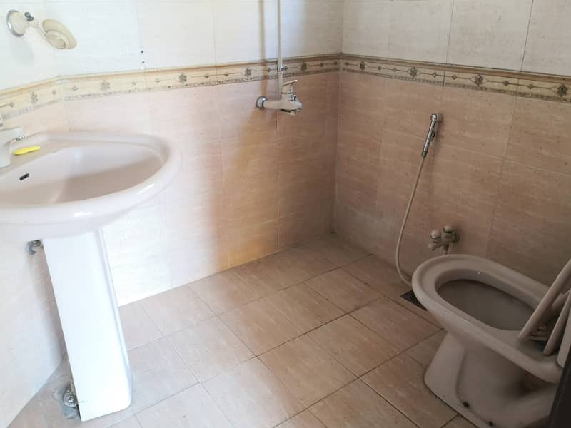 1 KANAL UPPER PORTION IS AVAILABLE FOR RENT IN VALENCIA HOUSING SOCIETY 12