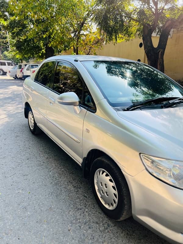 Honda City IDSI 1.3 (manual transmission ) 3