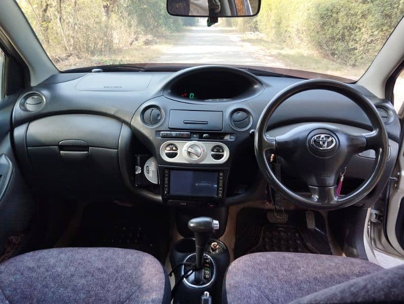 Toyota Vitz 2003 7