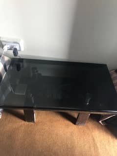 Center table in good condition for sale