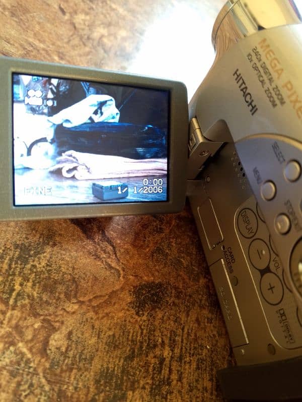 Hitachi DZ-MV780A Silver Mini-DVD NTSC Digital Video Camcorder 4