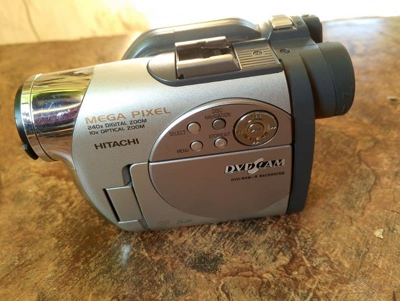 Hitachi DZ-MV780A Silver Mini-DVD NTSC Digital Video Camcorder 0