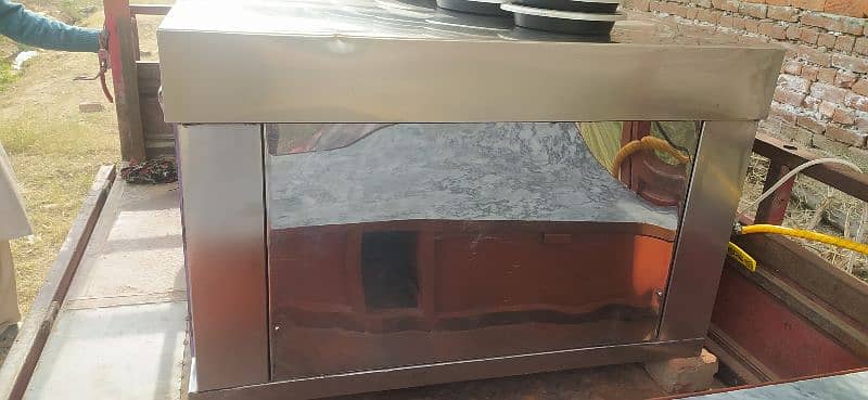 pizza oven bilkul new condition me hy 1